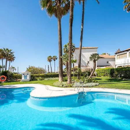 Townhouse W/ Swimming Pool And Underground Parking Holiday home