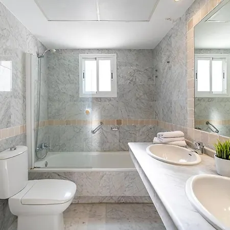 Holiday home Townhouse W/ Swimming Pool And Underground Parking