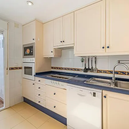 Townhouse W/ Swimming Pool And Underground Parking Marbella